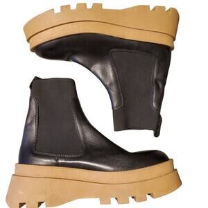 Steve Madden Sylar Boot - Black Leather  Lugged Rubber Sole - Women's Size 9